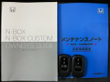 スマートキーは鍵をバッグに入れたままでもドアロックの開閉やエンジンのON・OFFができます。夜間や雨の日も鍵を探さなくて良いので便利です。