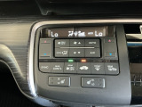 【左右独立オートエアコン】左右席で独立温度コントロールが可能です。運転席はキンキンに冷やして助手席はマイルドにと言った設定が可能です☆暑さ寒さでケンカすることもなくなりますね♪