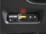 ◆ETC2.0◆進化したドライブ体験。料金収受システムだけだったETCが生まれ変わって、高速道路を賢く使うETC2.0に進化しました。多彩な情報サービスが便利で快適なドライブ体験を提供します。