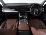 Audiのインテリアはエクステリア同様、優れたデザイン性とクオリティ、そして機能性を兼ね備えております。