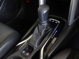電動パーキングブレーキ・ブレーキホールドを装備してます。ホールド機能は信号待ちが多い一般道で疲労軽減になり、大好評です!