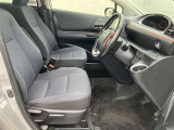 見通しのよいすっきりとした視界で、誰でも運転しやすいです。運転のしやすさは疲れにくさにも繋がりますよ♪