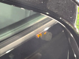 ◆ブラインドスポットモニター『左右斜め後ろを平行して走る車を認識し、車線変更の際に危険を察知するとドライバーへ警告を促します。夜・雨・トンネル内など走行時の環境が悪い時ほど便りになる安全装置です。』
