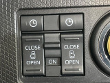 【両側パワースライドドア】スマートキーや運転席のスイッチで後席両側スライドドアの開閉が可能♪電動だから力を入れてドアを開ける必要が無く、小さなお子様でも簡単に開け閉めでき快適です♪