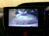 車庫入れなどでバックする際に後方確認ができて便利です。車庫入れ苦手な人もこれで安心!!