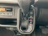 シフトノブの位置も最適配置なので、ラクな姿勢で、快適に運転できます。