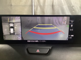 狭い場所での駐車やすれ違いなどでより的確な運転操作に役立つ360&deg;ビューモニターが装備されています。