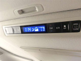 後部座席にもオートエアコン装備ですから車内は、とっても快適です。