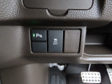 VSA(横滑り抑制とタイヤ空転抑制、ABSを統合した挙動安定化システム)装備です!車の急激な動きの変化を抑え、滑りやすい道でも安心して運転できます!