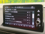 【ホンダセンシング】走行中に前方の車両等を認識し、衝突しそうな時は警報とブレーキで衝突回避と被害軽減をアシスト。より安全にドライブをお楽しみいただけます。