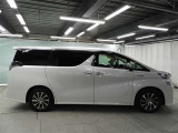 両側パワースライドドア付きだから、狭い駐車スペースなどでの 乗り降りラクラク!小さなお子さまのいるご家庭には嬉しい装備。