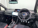 運転席まわりです。 各操作スイッチは使いやすい位置に配置されてます。