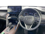 運転席まわりです。 各操作スイッチは使いやすい位置に配置されてます。