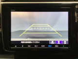 バックでの車庫入れも安心です! リアカメラが付いているバックモニター付のナビを装備しております。操作線もついており距離感も画面から確認できます。