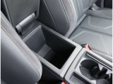 Audi正規ディーラーが高品質をお約束。高度な訓練・教育を受けたAudi専任メカニックが、100項目にもおよぶ精密な点検を実施。すべてクリアしたAudi車だけ、あなたのお手元に届けられるのです