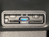 ハンドルの左下にETCがついています。高速道路の料金所の通過も楽々です。 カードの取り出しもしやすい場所についています。