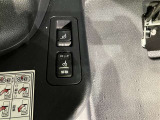 車いすを固定する為のボタンも付いております。