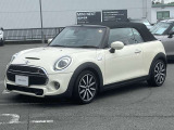爽やかな風と力強い走りを楽しめる一台です。コンパクトなボディで街乗りから高速まで快適に走行できます。正規ディーラー認定中古車のため、遠方のお客様にもご安心してお乗りいただけます。