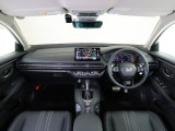 ZR-Vの開放的な前方視界。視界広々で非常に運転しやすくロングドライブでも疲れを感じさせないすっきりとまとまったインパネ周りです。