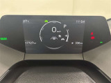 一目で今出ている速度が分かるデジタルメーターを採用しており、うっかりのスピード超過も減りますよ