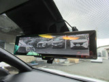 インテリジェントル-ムミラ-付です。切り替えレバーで車両後方の映像をミラーに映し出すので車内の状況や天候に左右されず、とっても見やすいです!