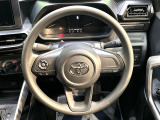 インテリアに合わせたデザインのステアリングは、運転される方のことも考え、運転しやすい形状、大きさです。是非一度、実際に触ってお確かめください。