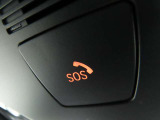SOSコール/エアバックが展開するような深刻な事故において、自動でSOSコールを発信します。車内で急病人が出るような緊急時は、手動で発信可能です。