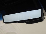 デジタルインナーミラーを装備してます。後部座席の人や大きな荷物で後方の視界を遮られることがありません。