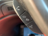 「運転中、電話がきちゃった・・・」そんなときは、こちらのボタンを使いこなせば、楽々と電話ができます!焦って路肩に止める事や、ながら運転を避けることも出来るので安全運転にも繋がります!