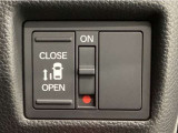 【片側パワースライドドア】片側がパワースライドドアになっており、運転席のスイッチやスマートキーでも開閉が可能です!開口部も広いので乗り降りも楽々♪