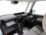 ダイハツのお店では、ダイハツ車を知り尽くしたプロフェッショナルが、専用の診断機器を使って各システムを点検しております。