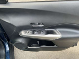 パワーウィンドウ装備です。運転席はオートになっているので、ワンタッチ開閉することが出来ます。