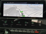 純正コネクテッドナビは常に最新の情報を表示。マップデーターの更新作業などが無く快適に使えます。
