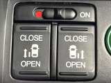 【両側パワースライドドア】スマートキーや運転席のスイッチで後席両側スライドドアの開閉が可能♪電動だから力を入れてドアを開ける必要が無く、小さなお子様でも簡単に開け閉めでき快適です♪