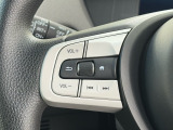 ★オーディオコントロールスイッチ★ステアリングにはオーディオコントロールスイッチが付いていますので、目線を正面から外すことが無く、また、ステアリングから手を離さずにオーディオ操作ができます