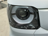 LEDヘッドライトは、点灯の瞬間から最大光量を発揮し、突然暗くなるトンネルなどでの安定感を高めます。