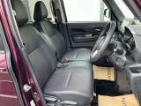 運転席まわりです。実際に座ってみて、乗り心地を体験してみてください。