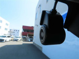 (ドライブレコーダー)走行中の映像を録画します。衝突時もバッチリ映像で残ります。