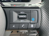 プロパイロット、高速道路や自動車専用道路を運転中にアクセル・ブレーキ・ハンドル操作をクルマがアシストしてくれます。