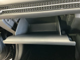 【グローブボックス】収納スペースが沢山あるので車内が散らからずに助かります。ちょっとした物を入れるのにいいですね♪