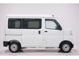 県内13店舗にて常時500台以上ダイハツ車を展示中です。見て、触って、納得のいく一台をぜひ見つけてください。