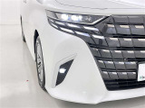 フォグランプ装着車です。暗い夜道の車両前方を明るく照らします