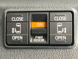 【両側パワースライドドア】スマートキーや運転席のスイッチで後席両側スライドドアの開閉が可能♪電動だから力を入れてドアを開ける必要が無く、小さなお子様でも簡単に開け閉めでき快適です♪