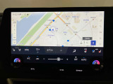 G-Link契約でご利用いただけるセンター通信型のナビ機能「コネクティッドナビ」を装備。従来のナビゲーションよりもリアルタイムな情報提供を可能にしました。