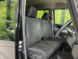 運転席シート廻りは使用感も少なく、良好な状態となっています。丁寧に使われていたことがよくわかりますね。