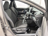 座り心地のいいファブリックシート。運転席・助手席ともにシートヒーター付きで寒い日でも暖かです!