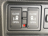 【両側パワースライドドア】スマートキーや運転席のスイッチで後席両側スライドドアの開閉が可能♪電動だから力を入れてドアを開ける必要が無く、小さなお子様でも簡単に開け閉めでき快適です♪