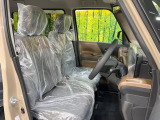 運転席シート廻りは使用感も少なく、良好な状態となっています。前オーナー様が丁寧に使っていたことがよくわかりますね。