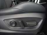 パワーシート搭載。微妙な調整が手軽にでき、ピッタリのポジションで運転することが可能です。