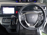 運転席から各種ボタンの操作がしやすいように設計されたデザイン。ドライブなでもスマートに操作ができます♪